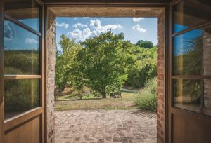 puerta abierta casa campo